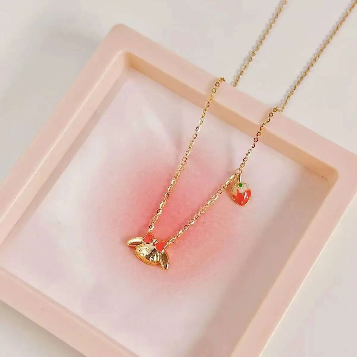Miniso サンリオ メロディー ストロベリー プラネット ネックレス 女性用 ライト 高級 ハイエンド 甘くて多用途 絶妙な鎖骨チェーン