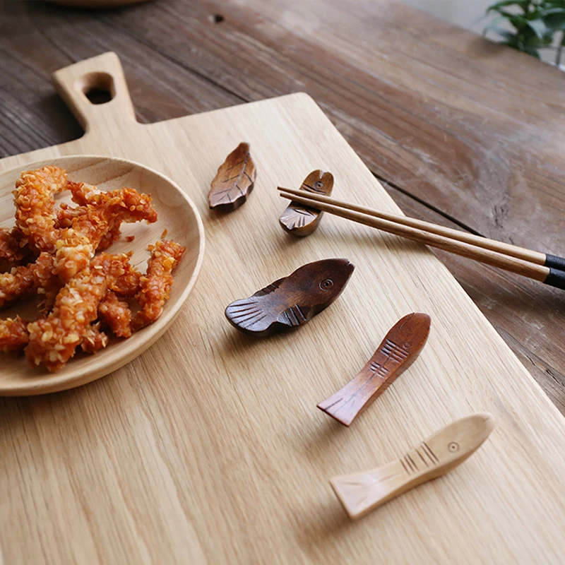 1Pc Japanese Natural Wooden Pant/Fish Shape Chopstick Rest Spoon Fork Knife Holder Dinner Table Decorative Chopsticks Holder