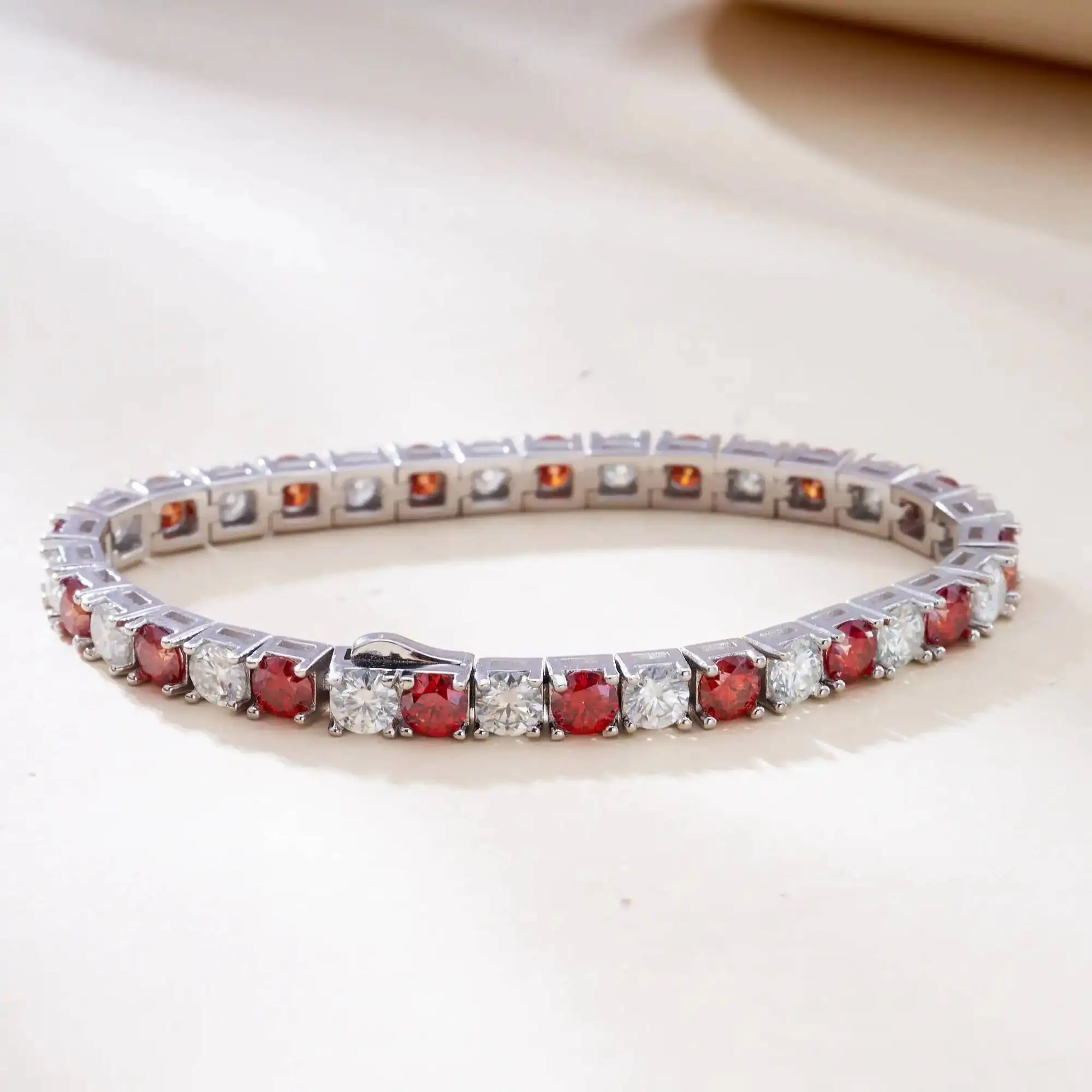 TY Moissanit-Tennisarmband, 925er Silber, versteckter Verschluss, GRA-zertifizierter Labordiamant, 18 Karat Hochzeitsarmbänder für Damen und Herren – Detail 14