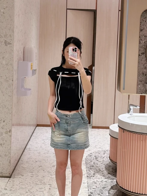 

Sweet Girls Fashion Versatile Slimming Short T-shirt Japanese Summer New Black and White Short-sleeved Hollow Lace-up Top