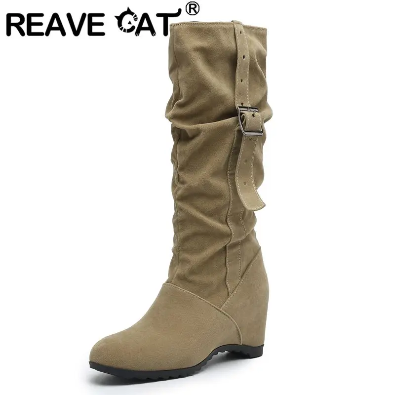 

REAVE CAT 2025 Модные женские ботинки с круглым носком, увеличенный каблук, 7 см, слипоны из флока, замшевый ремень с пряжкой, большие размеры 41 42 43 Dating Bota