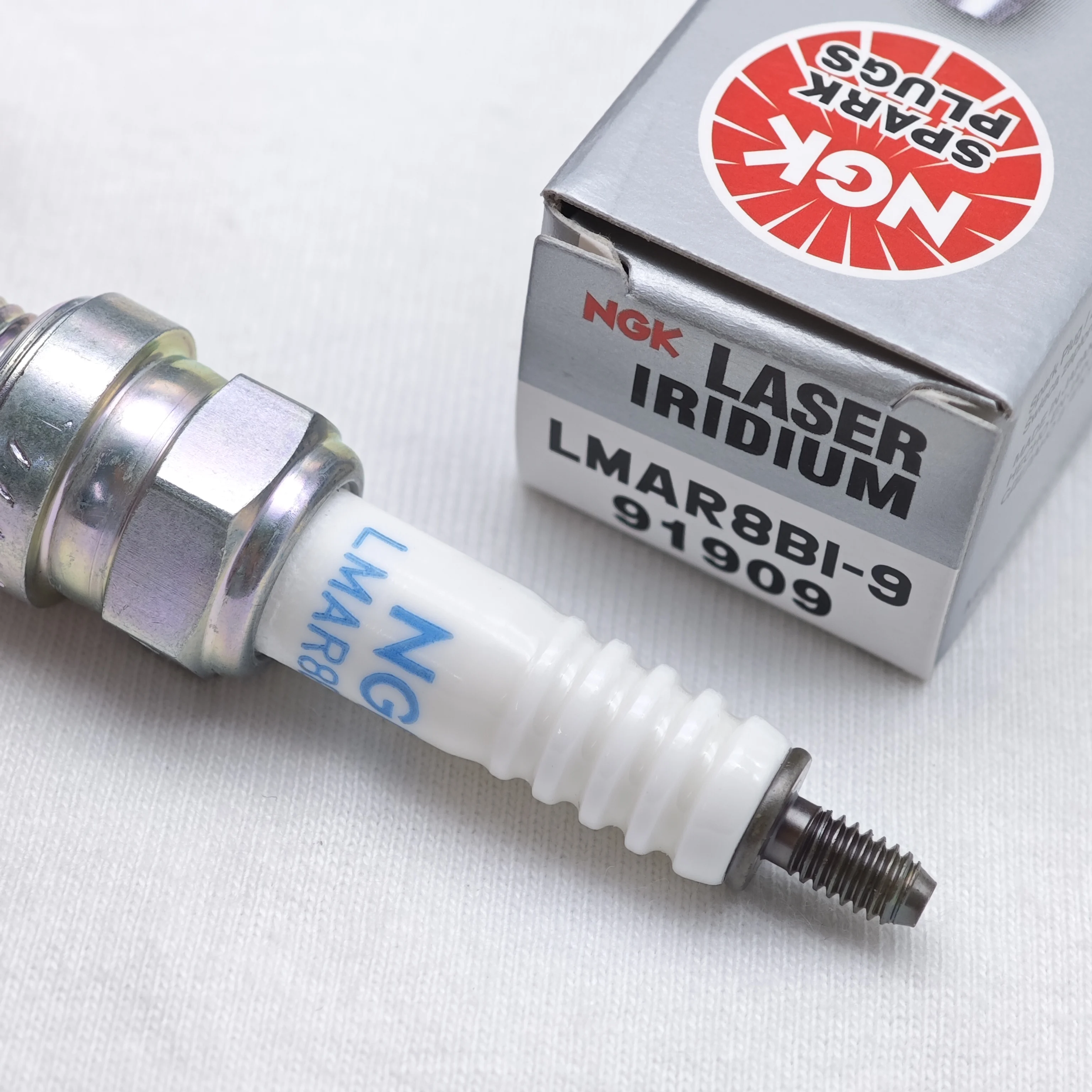 1pcs Original Laser Iridium Spark Plug NGK LMAR8BI-9 91909 Applicable to Suzuki VStrom MT07 Honda PCX160 Fosha 350