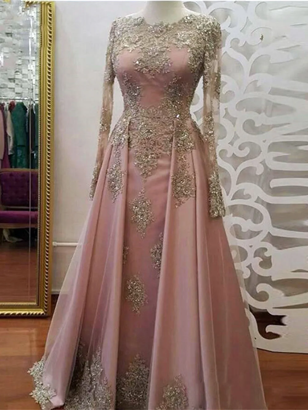 Elegant goud kant geappliceerd lang gala O-hals kralen kristal lange mouw avond blozen roze tule formele feestjurk Robe De Soiré