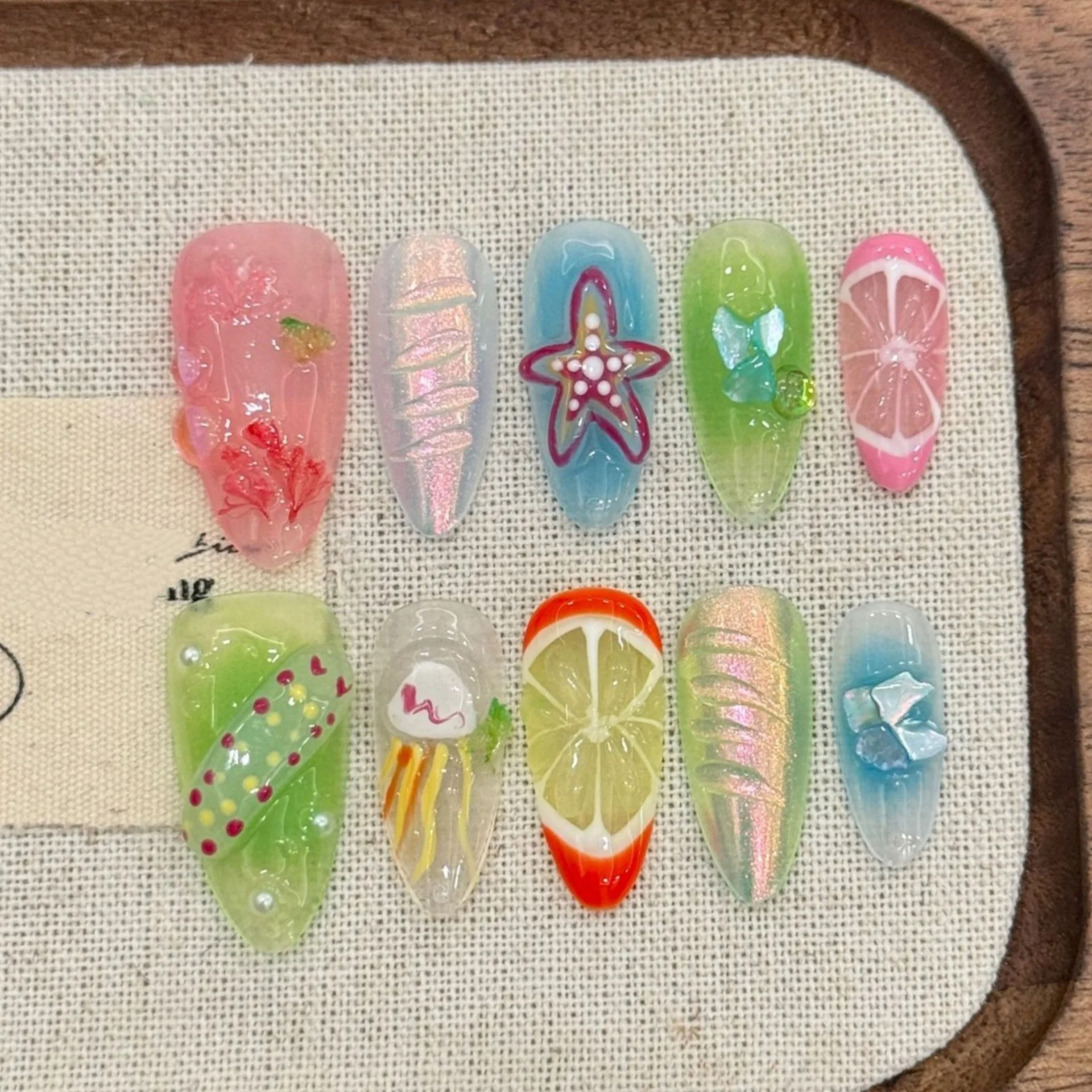 10st Franse handgemaakte nepnagelsets Druk op roze Cat's Eye Middellange amandelnagels Tips Bloem Strass Ontwerp Valse nagel