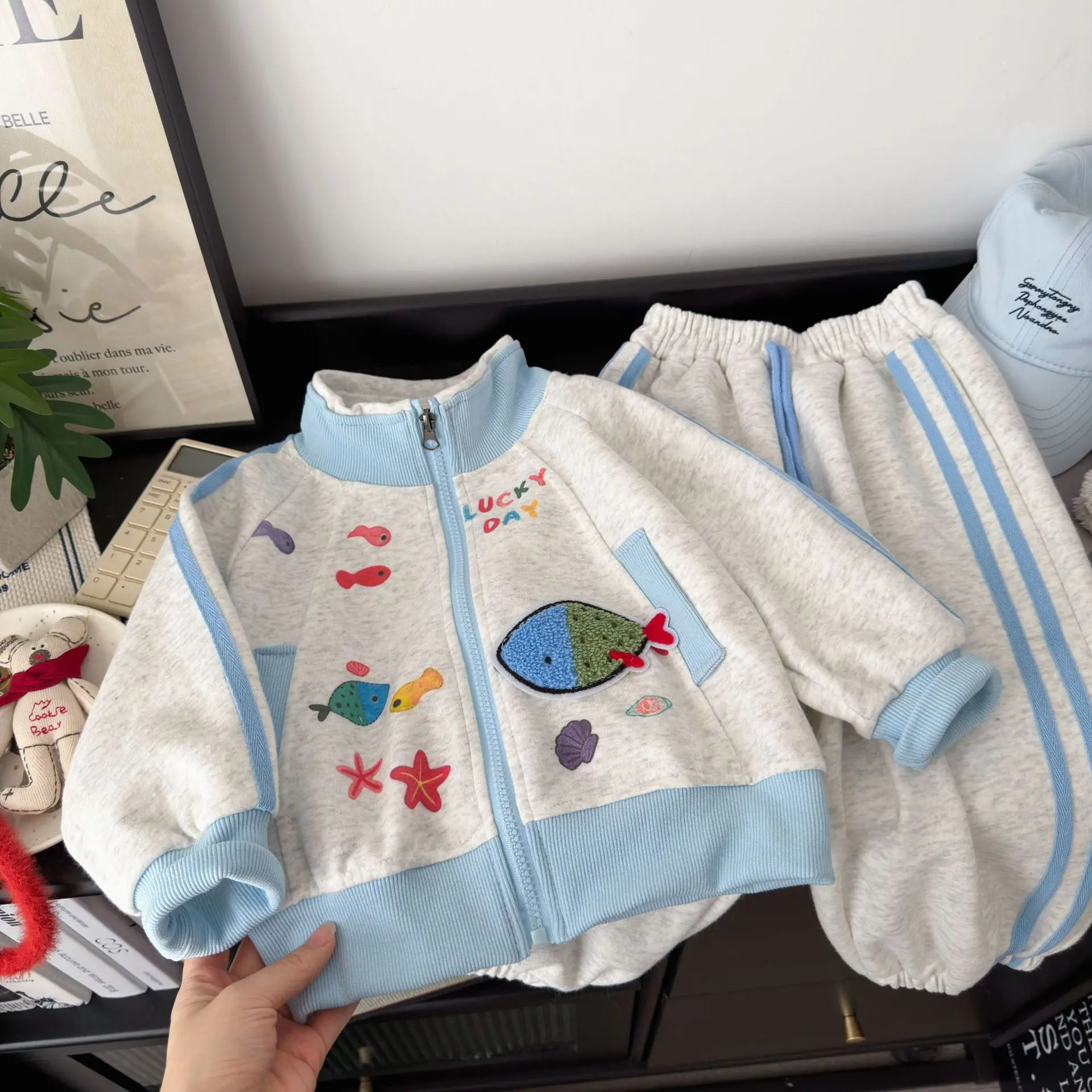 Frühling Herbst Kleinkind Jungen Mädchen Kleidungssets Baby Kinder Ozeanfisch Stickerei Reißverschlussjacke + Hose 2-teiliges Set Kinder Freizeitoutfits – Detail 1