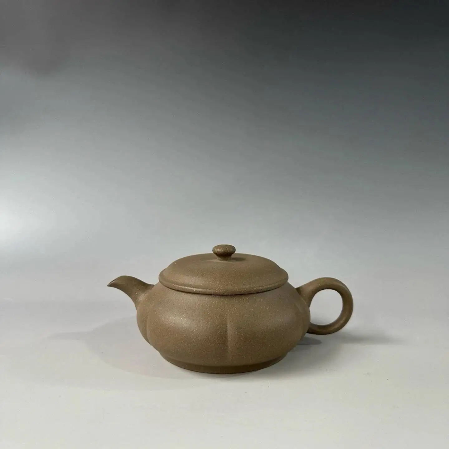 

China Yi Xing Zisha Clay Handmade Exquisite Teapot With Large Handle 240cc