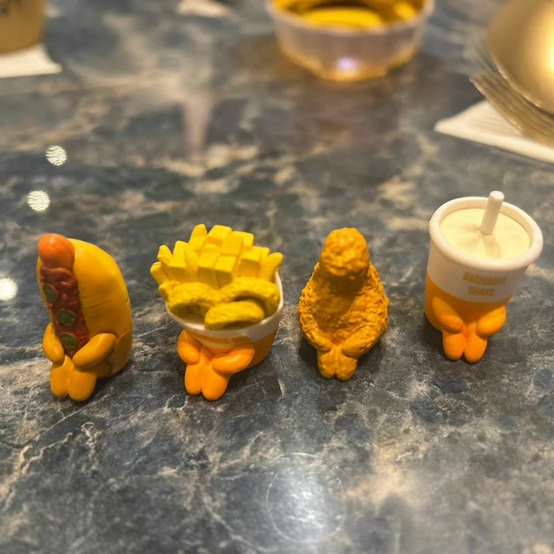 Bandai The Fast Food Food Aliments Seduti Ci sono vuoti in attesa Hamburger Hot Dog Pollo fritto Action Figure Collection Giocattoli di modello