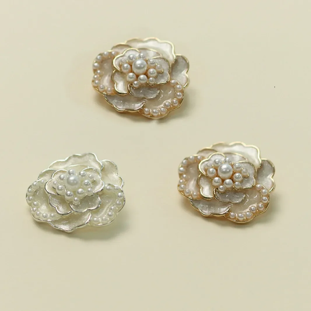 

New Luxcy Designer Pearl Flower Shaped Metal Button For Clothing 4PCS Of 20mm Knitted Coat Decorative Buckle Accessories