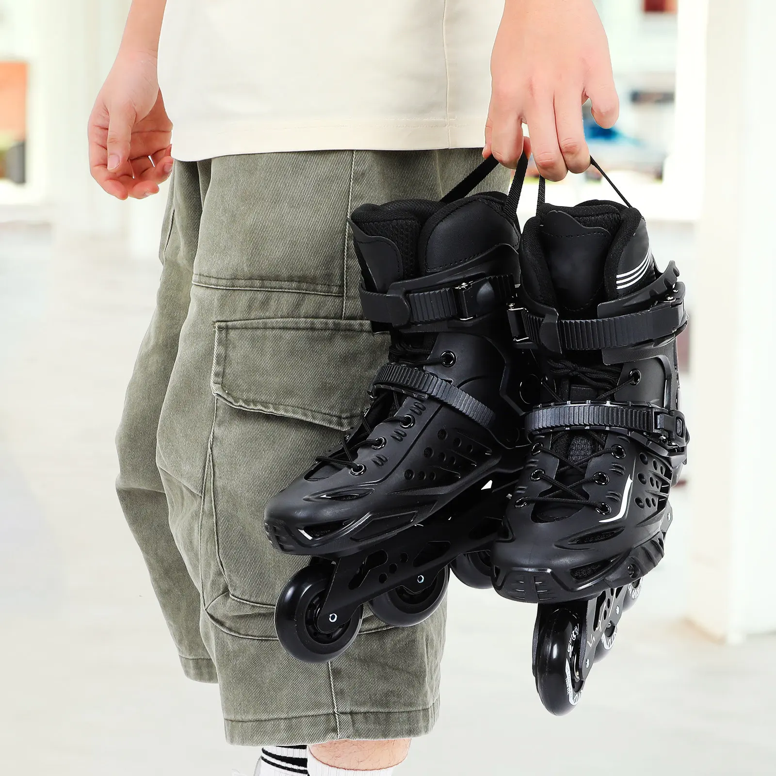 

1Pair Inline Roller Skates Adult Men Black Size 42-44 Outdoor Skating Shoes Protective Gear Rear Brake Removable Memory Foam