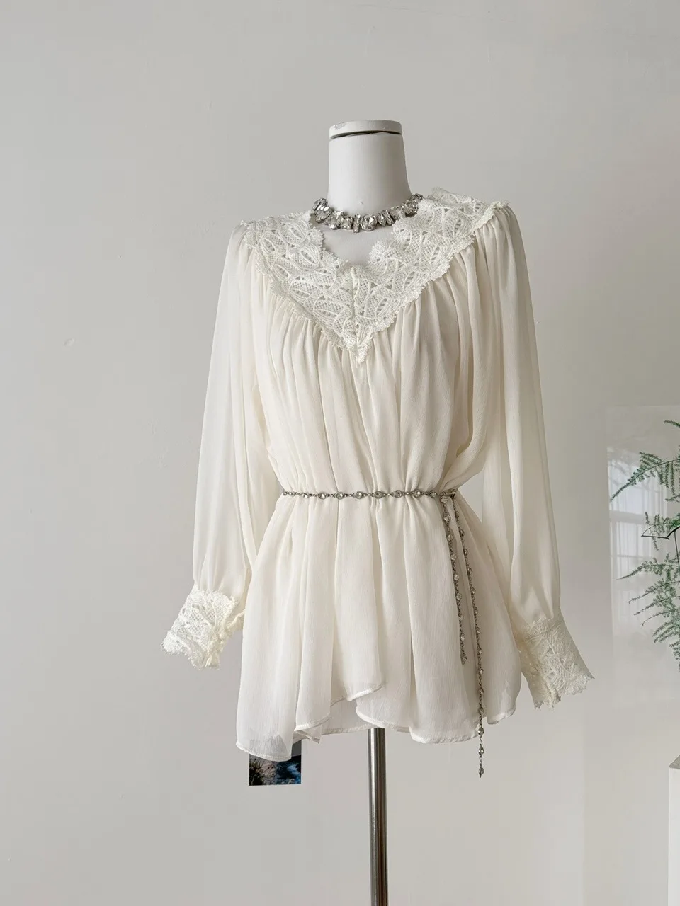 

Pure Desire Sle Long Sve Lace Splice Chiffon irt Women's Loose Fit Thin Sun Protection irt V Ne Belted Waist