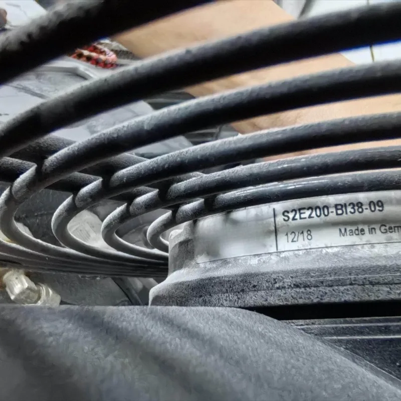 

S2E200-BI38-09 AC230V Original Fan