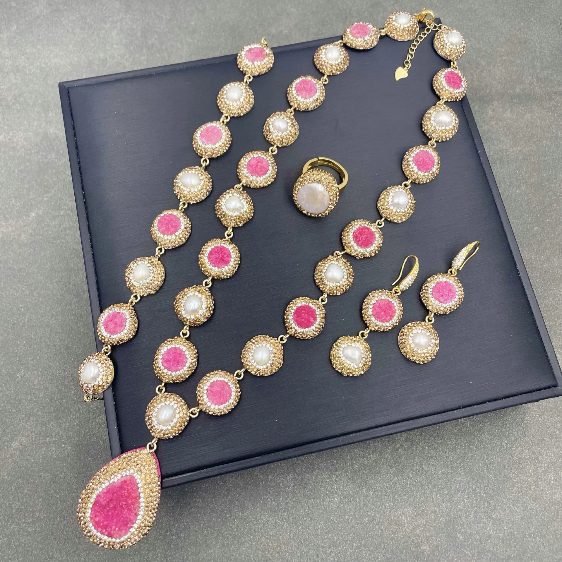 

Baroque pearl set, natural jade crystal bud rough stone, fine high-end handset crystal, necklace, earrings, ring bracelet.