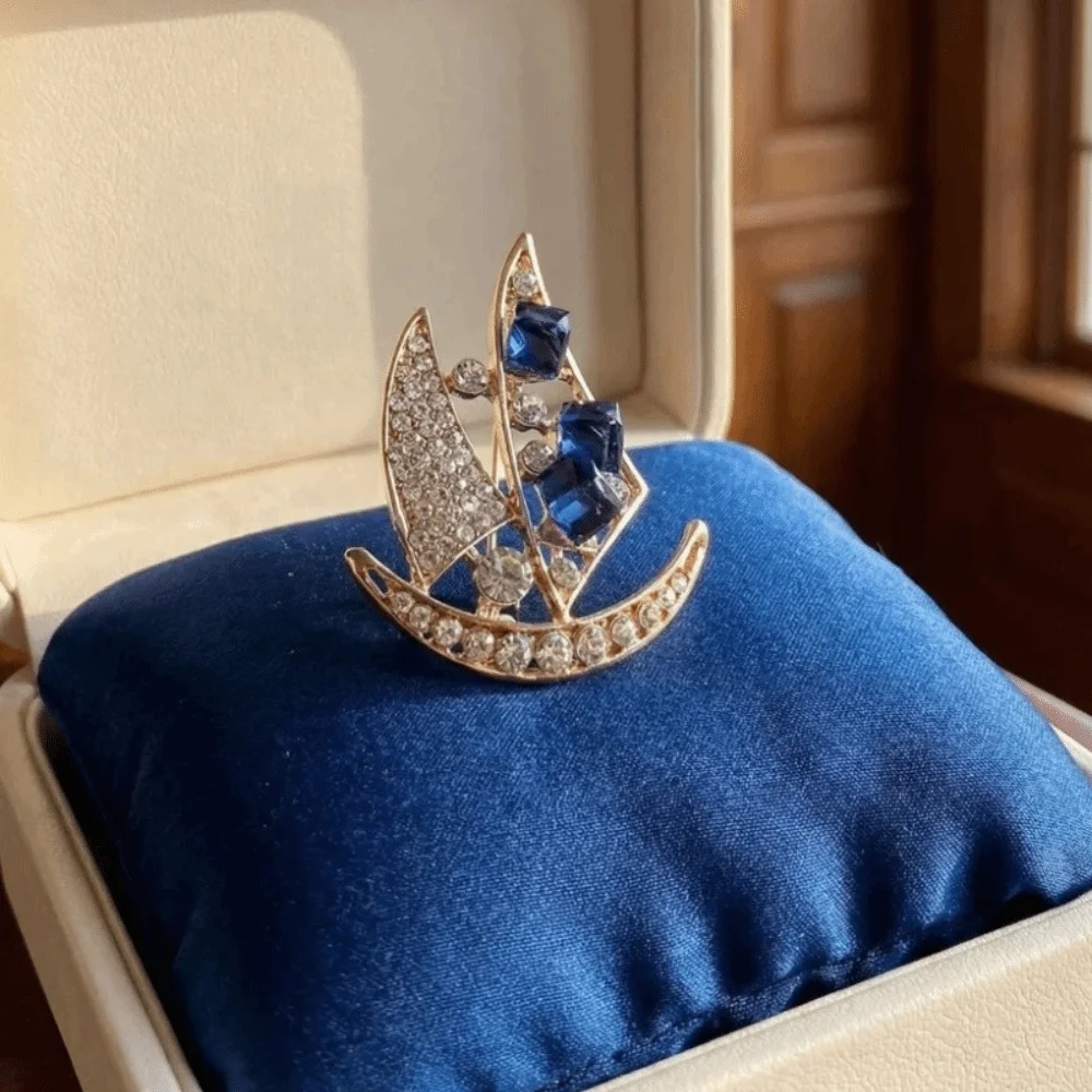 Alloy Rhinestone Sailboat Brooch Crystal Boat Badge Suit Collar Pin Korean Style Plain Sailing Men Brooch Jewelry Accessories