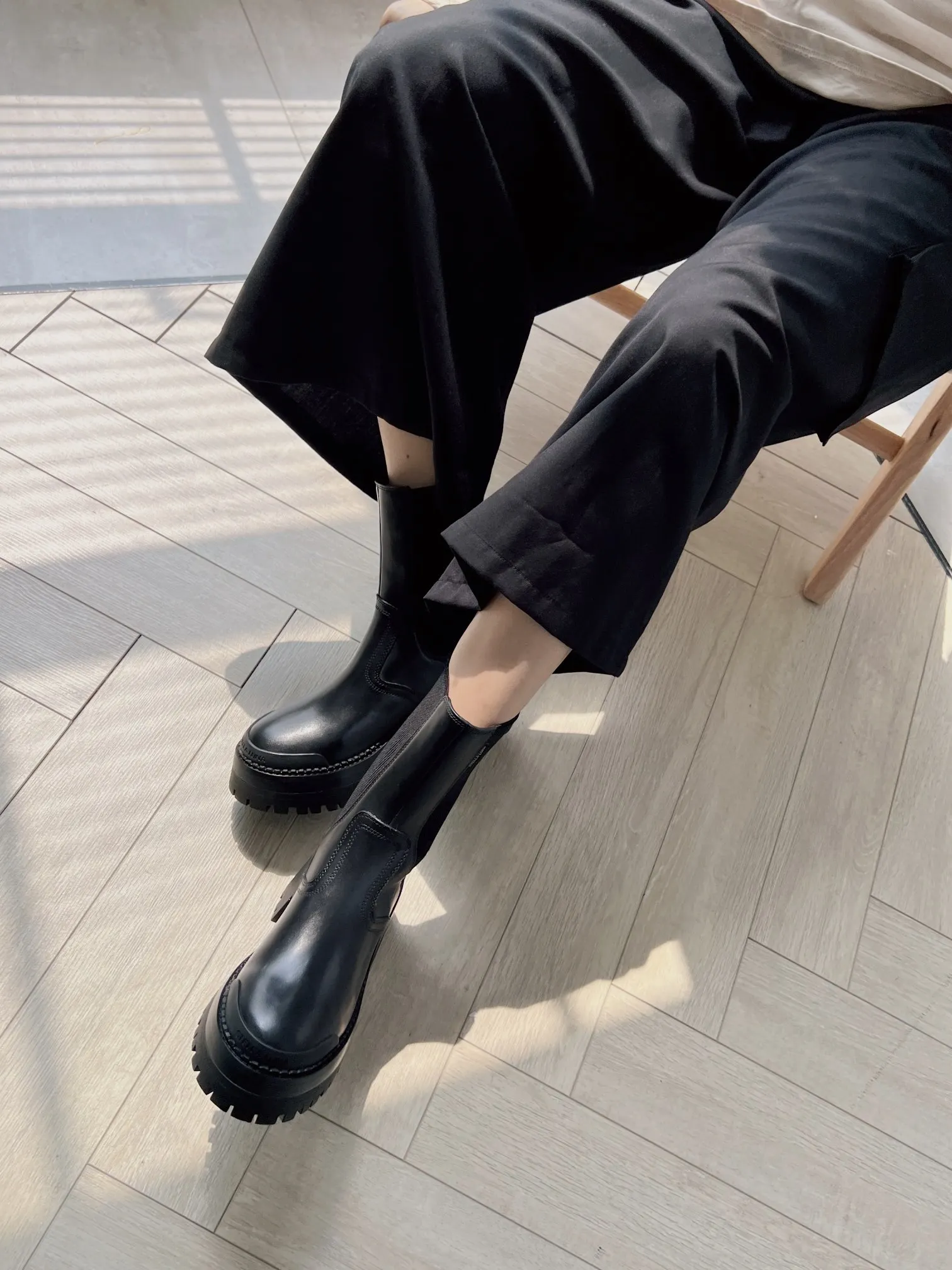 2022 Fall New Medium Chunky Heel Super Thick Sole Chelsea Chimney Boots