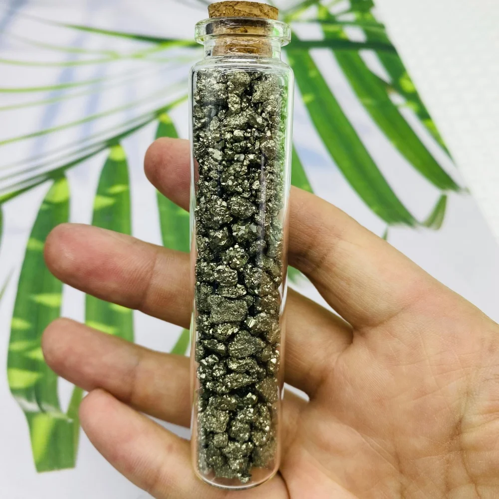 جزيئات البيريت الطبيعية حقيقية معدنية ذهبية 2-5 مللي متر حجر البيريت النادر غير المنتظم في زجاجة لصنع المجوهرات وجمع الصخور