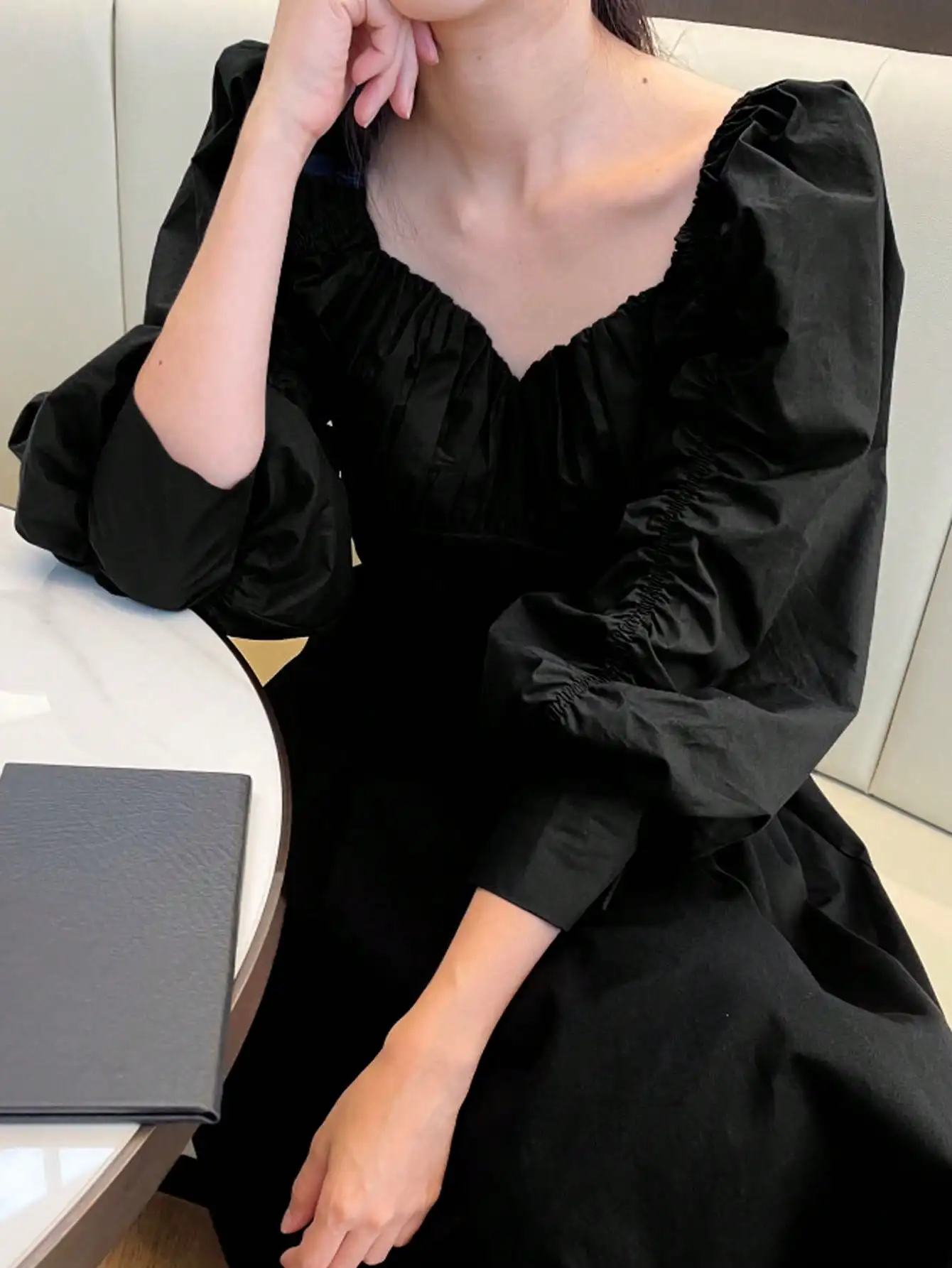 

Korean Chic Spring French Fashion Palace Style Square Collar Pleated Puff Sleeve Small Shirt with Loose Elegant for Women