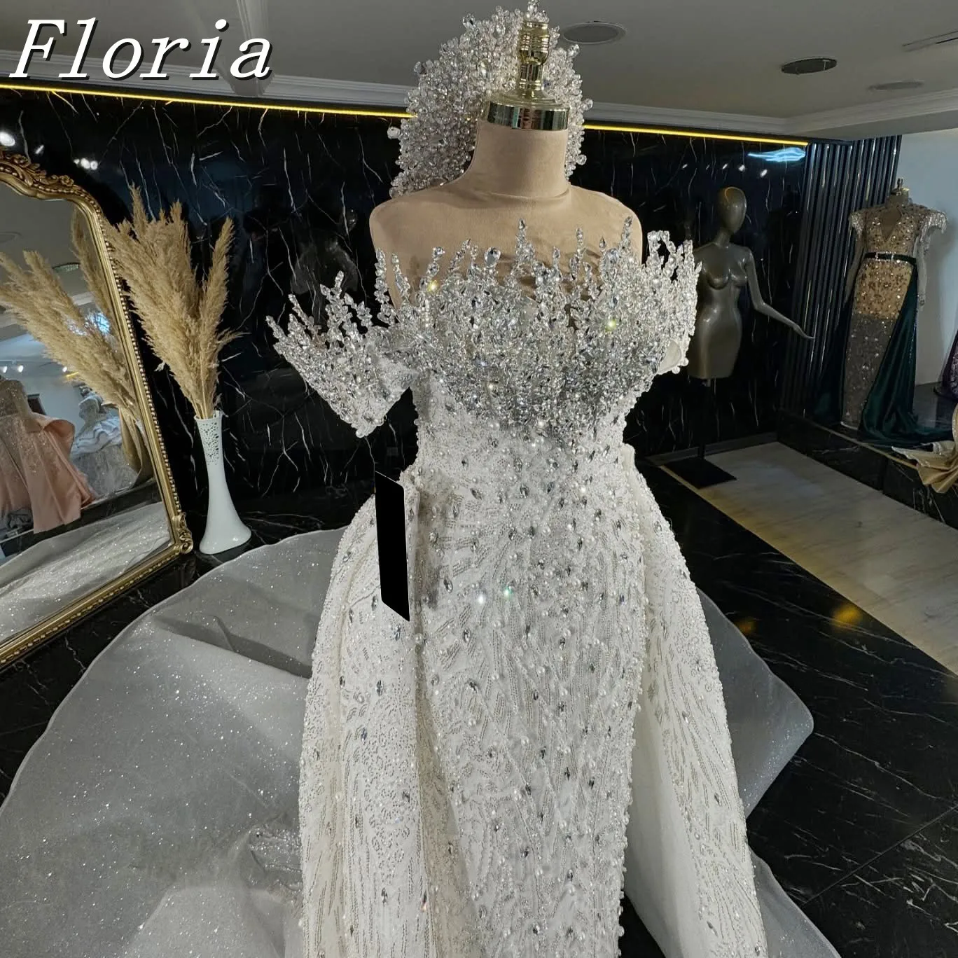 

White Beaded Mermaid Wedding Dress with Long Sleeves And Crystals 2025 Bridal Gowns with Appliques Princess Style Customizable