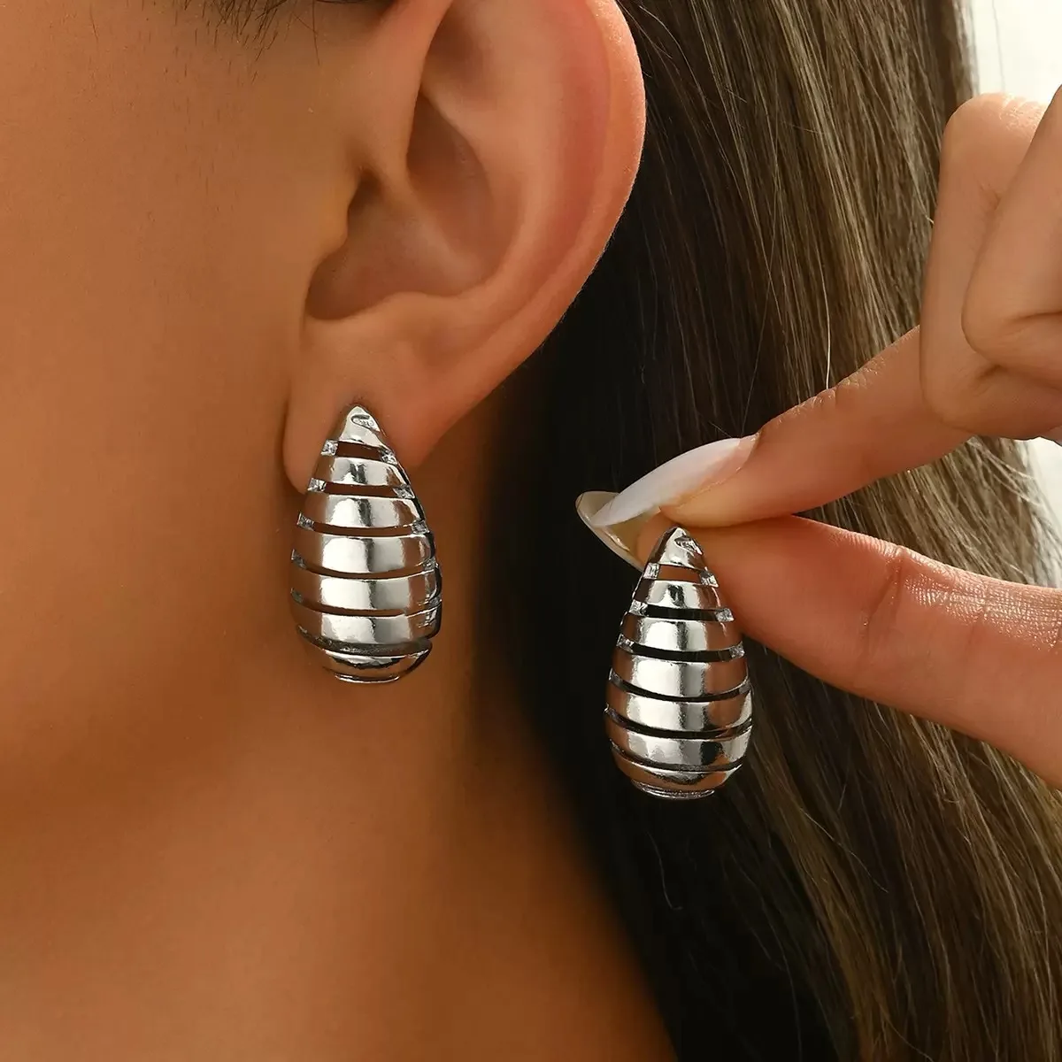 

2025 new Gothic Trendy Glossy Geometric Chunky Teardrop Drop Earrings Dupes Big Waterdrop Ear Jewelry Accessories