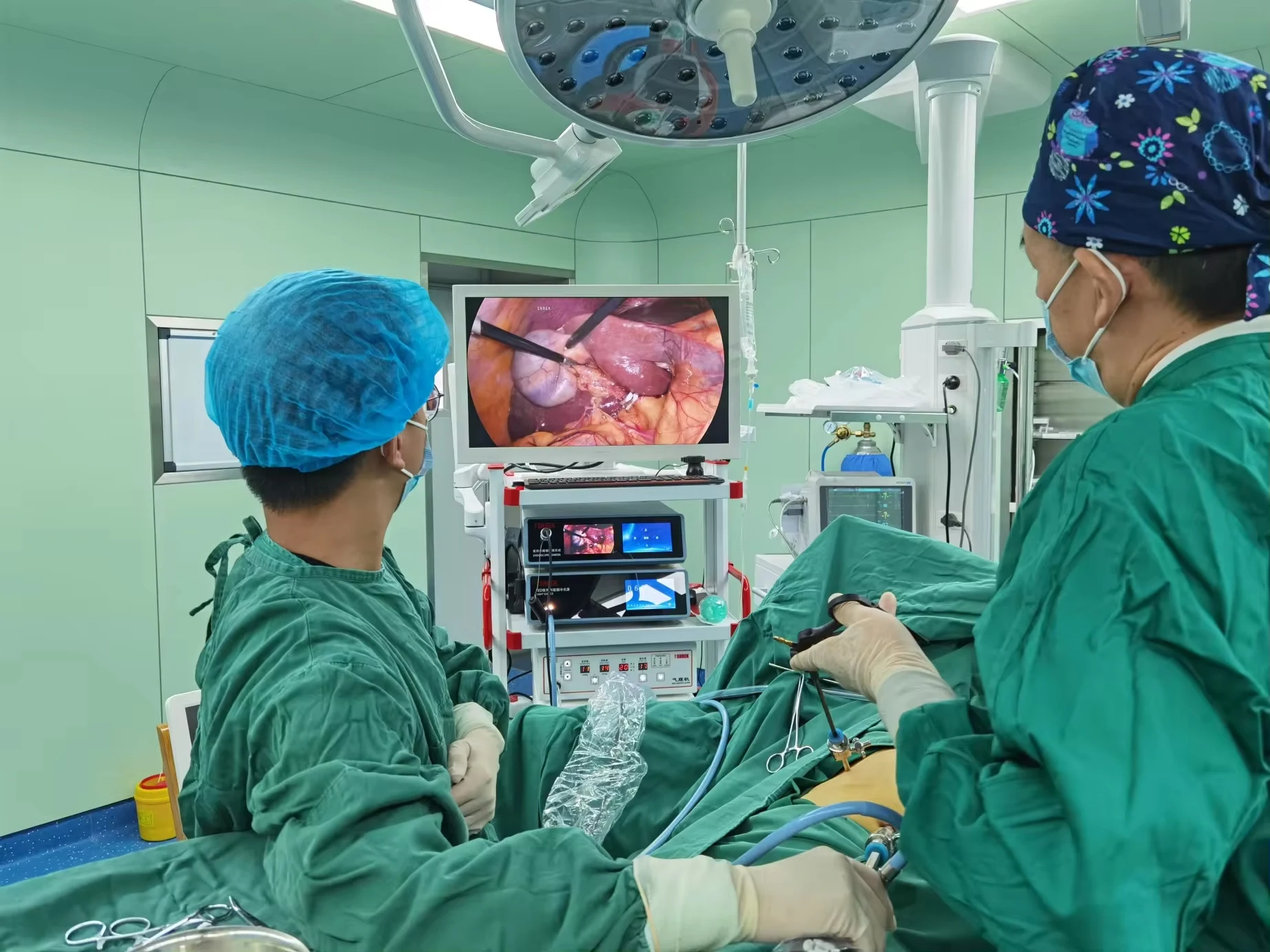 MT MEDICAL3D & 4K  HD Endoscope Video Camera System for Hysteroscopy, Hysteroscope Laparoscopy Tower