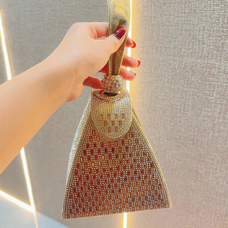 

2024 Glitter Diamond Triangle Clutch Handbag for Women Sparkly Rhinestone Wristlet PU Leather Wedding Bridal Purse Evening Bags