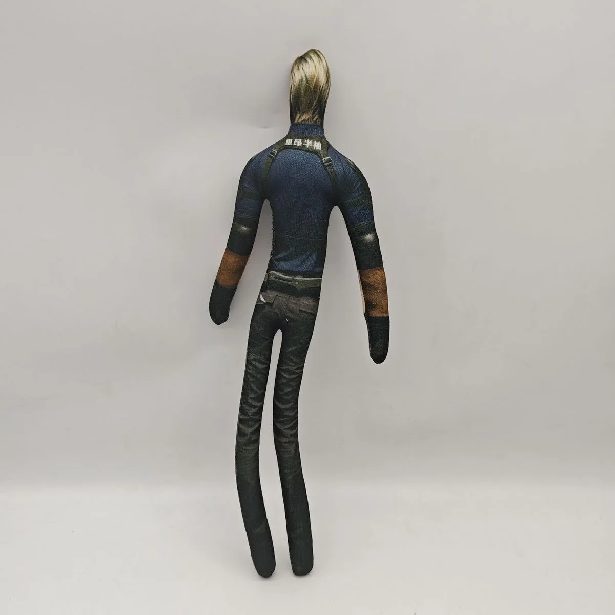 Lustige 26cm Anime Resident Evil Charaktere Leon Scott Kennedy und Ada Wong Plüschtiere mit flexiblen Gelenken – Detail 12
