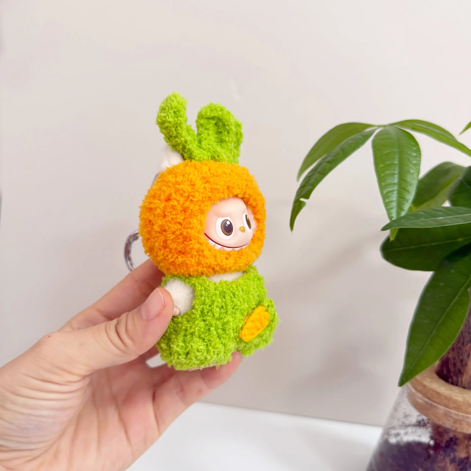 

Одежда для LABUBU 4-го поколения, булавка для серии Love, милый плюшевый стиль, головной убор ручной работы с морковью, комплект из 2 предметов: аксессуары для кукольного наряда