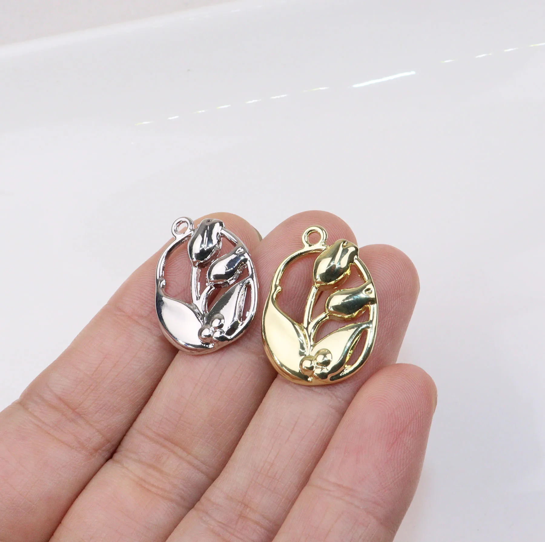 Eruifa 10 個 16*20 ミリメートルフラワーチャームコイン亜鉛合金ファッションネックレス、イヤリングブレスレットジュエリー女性ガール DIY 手作り 2 色