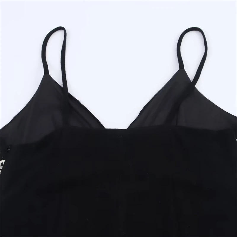 KEYANKETIAN 2025 Estate delle nuove donne Fiore ricamato Halter Dress Stile francese Cucitura Dettaglio Profondo scollo a V Abiti MIDI sottili