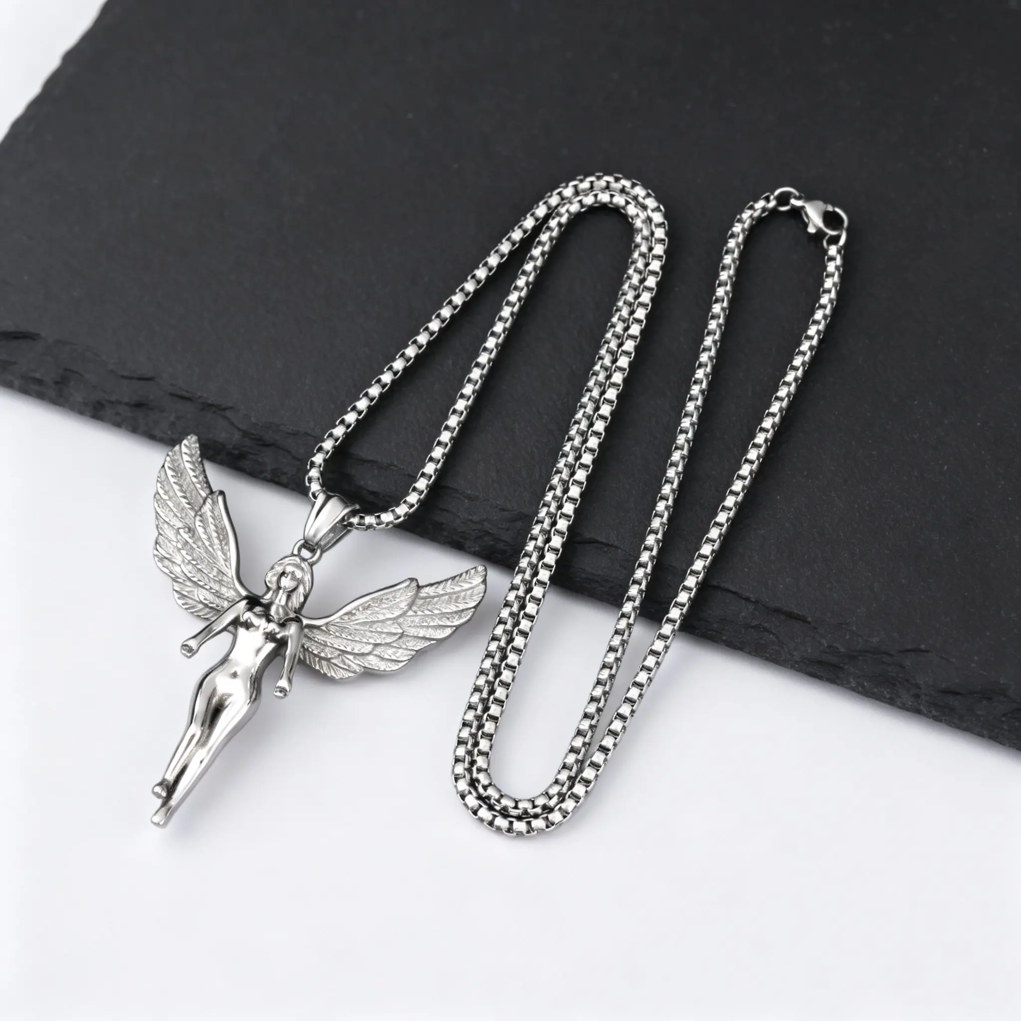 Engel-Halskette mit Ausgebreiteten Flügeln für Männer, 3D Silberfarbener Edelstahl Weiblicher Engel, Rock-Punk-Schmuck Geschenk – Detail 4