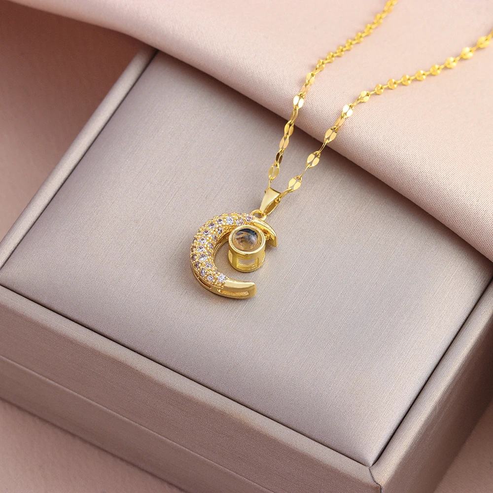 New In Fashion Cute Zircon Crystal Moon Pendant Necklace For Women Romantic Sweet Female Stainless Steel Clavicle Chain Jewelry