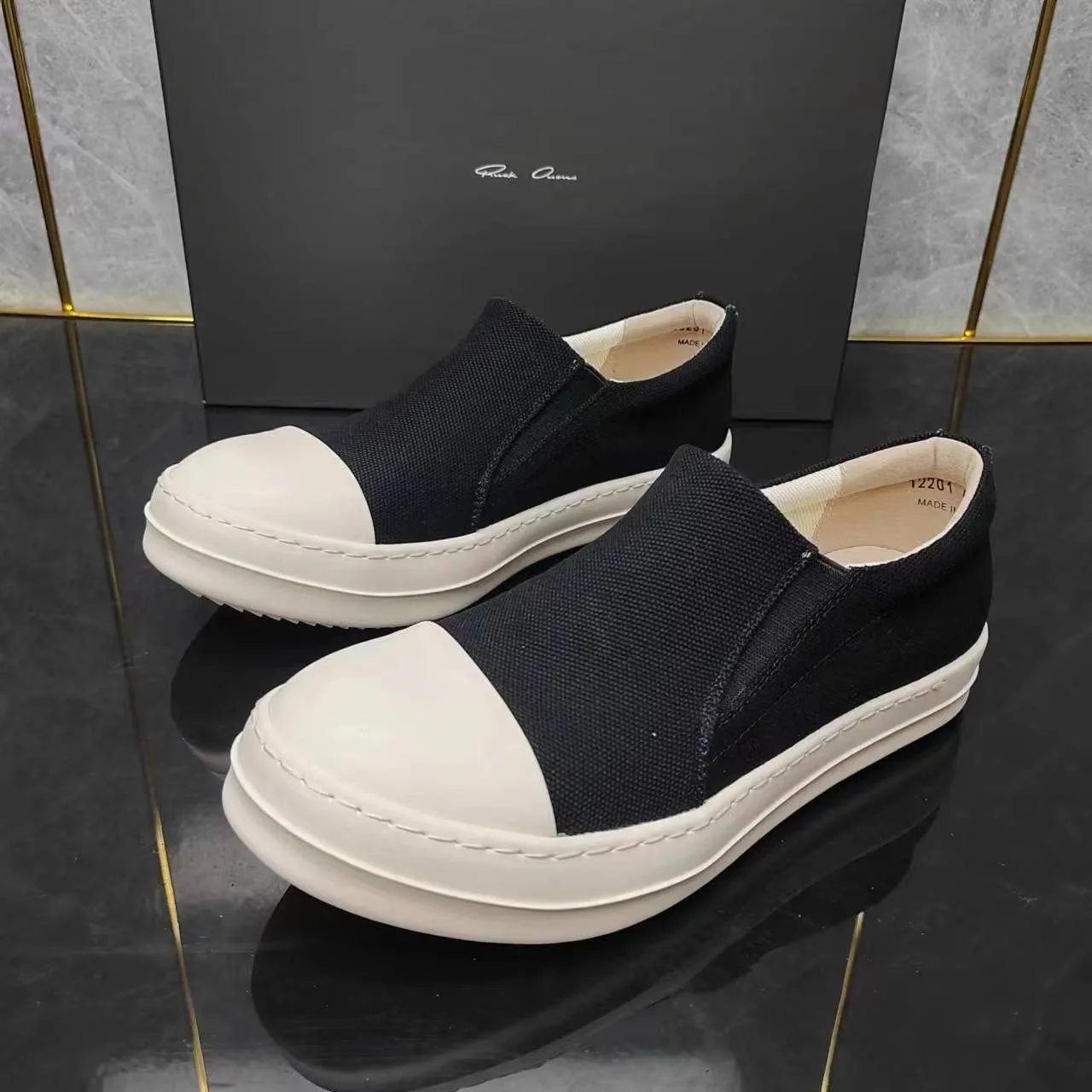 Ricks shoes simple canvas overshoes men's soft-soled non-slip one-pedal casual shoes are soft, comfortable and breathable.