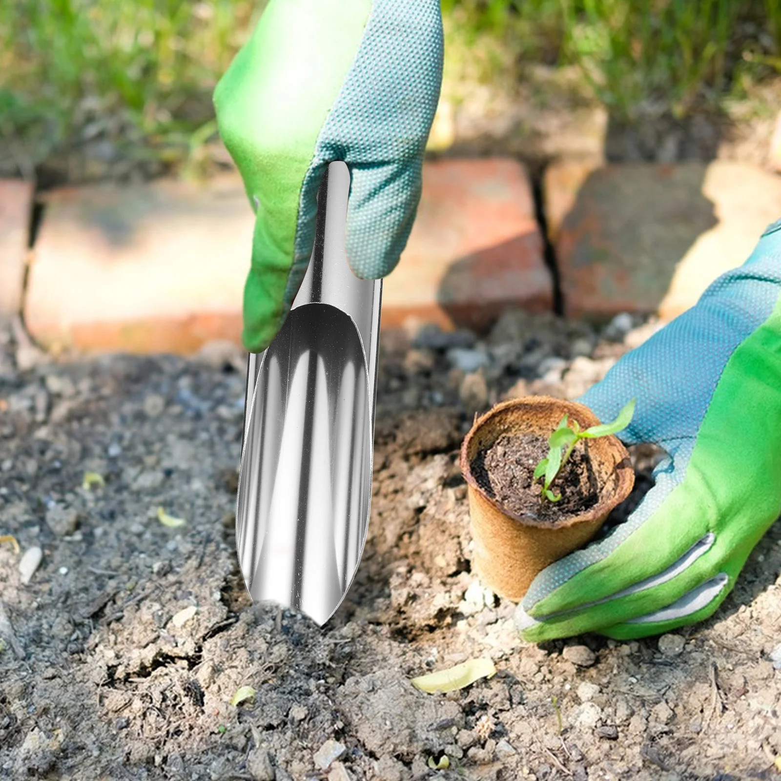 

Stainless Steel Soil Scoop Lightweight Ergonomic Garden Transplanting Planting Spoon Tool for Bonsai Potting Succulents