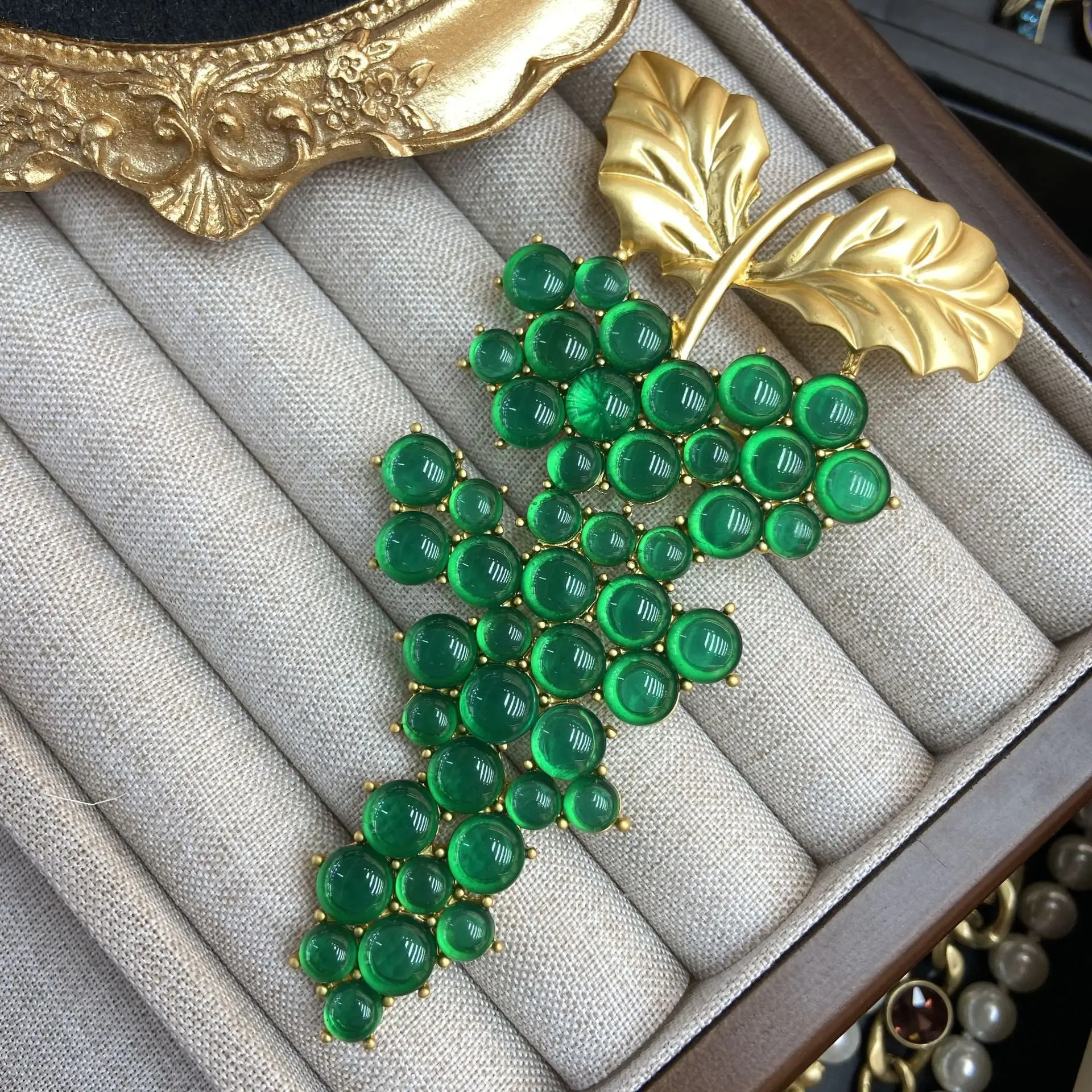 Women Real gold-Plated Green-Purple Grape Brooch 2024