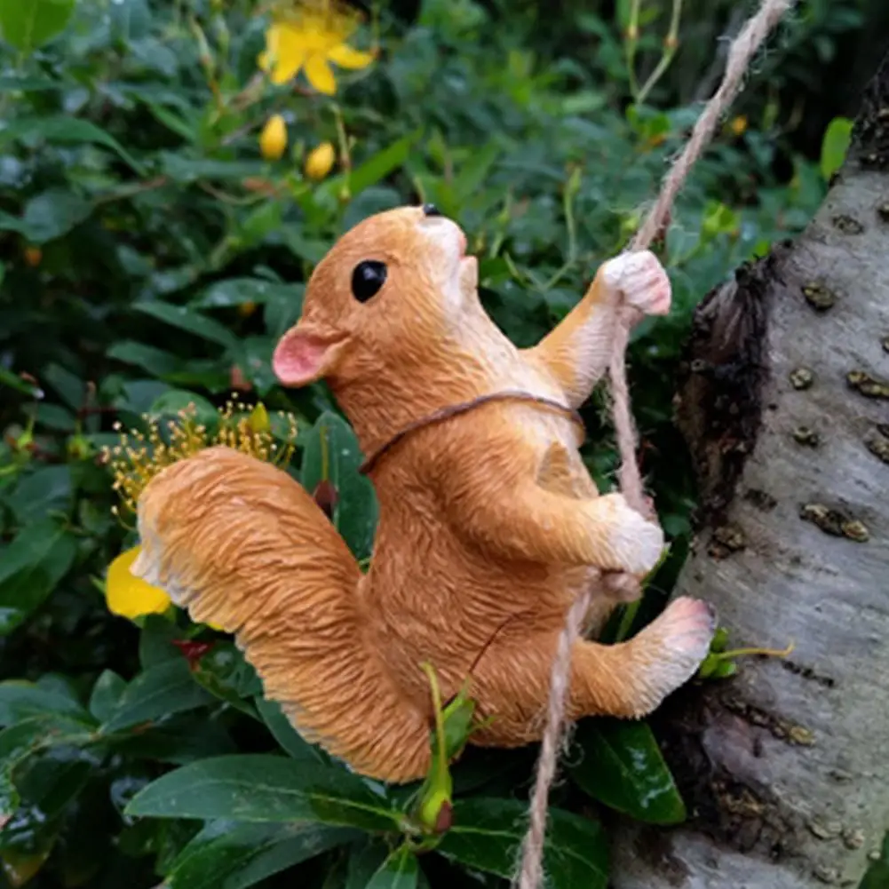 

Durable Garden Decoration Realistic Climbing Tree Hanging Figurine for Outdoor Decoration Resin Monkey Squirrel Sculpture Yard