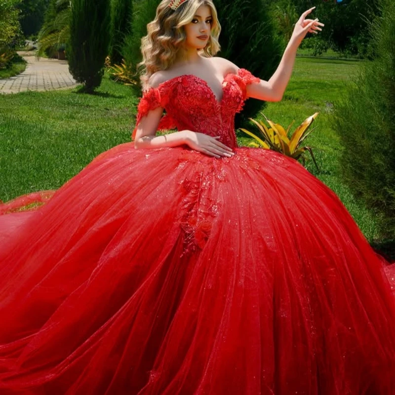 

Блестящие красные платья Quinceanera по индивидуальному заказу с открытыми плечами и блестками, аппликация, цветок, длинный хвост, Vestido 15, Quinceanera