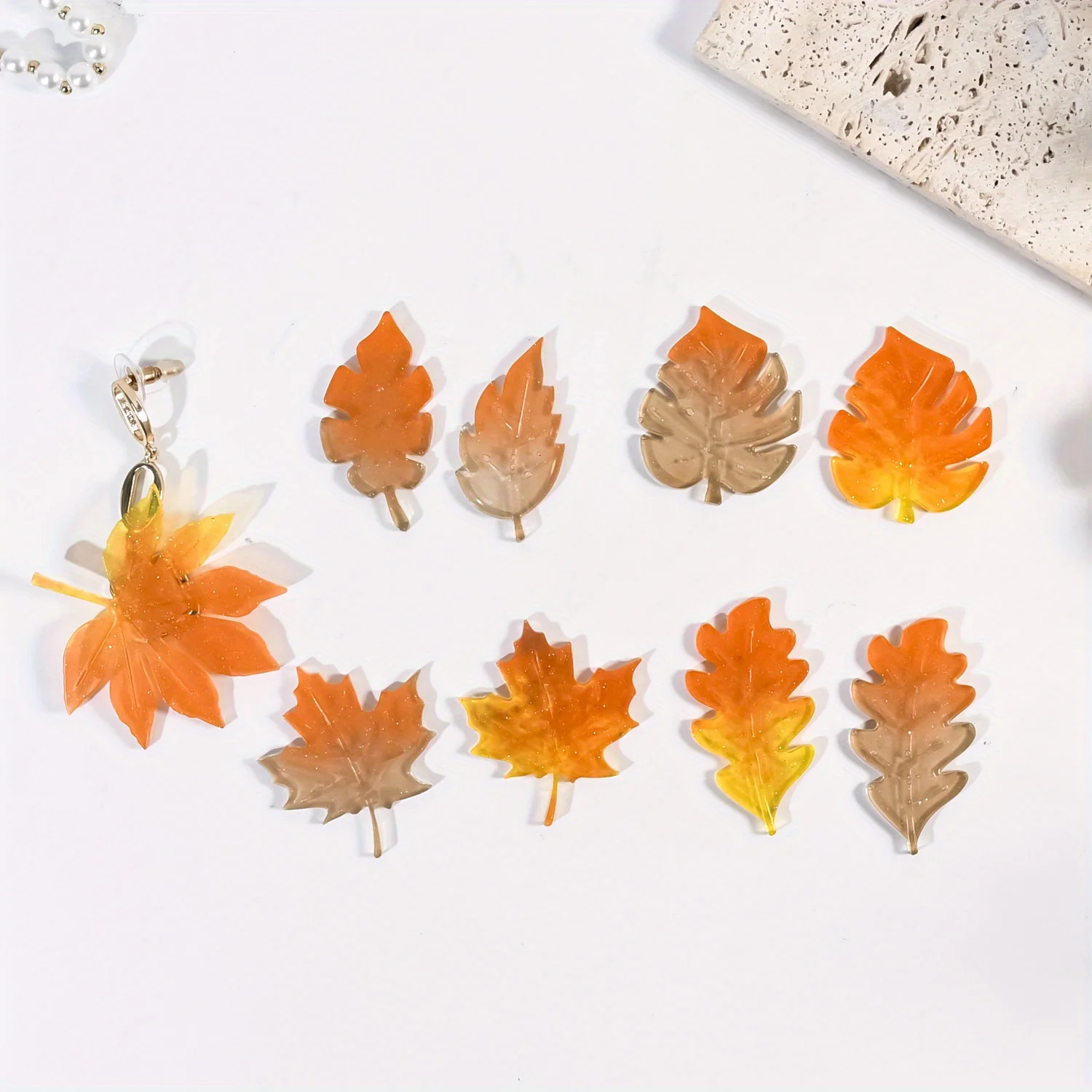 Maple Leaf Earring Resin Silicone Mold, Which Can Be Used for Resin Production, Jewelry Earring Pendants, Schoolbag Pendants, Home Decorations, Suitable for Festival Souvenirs And Graduation Gifts