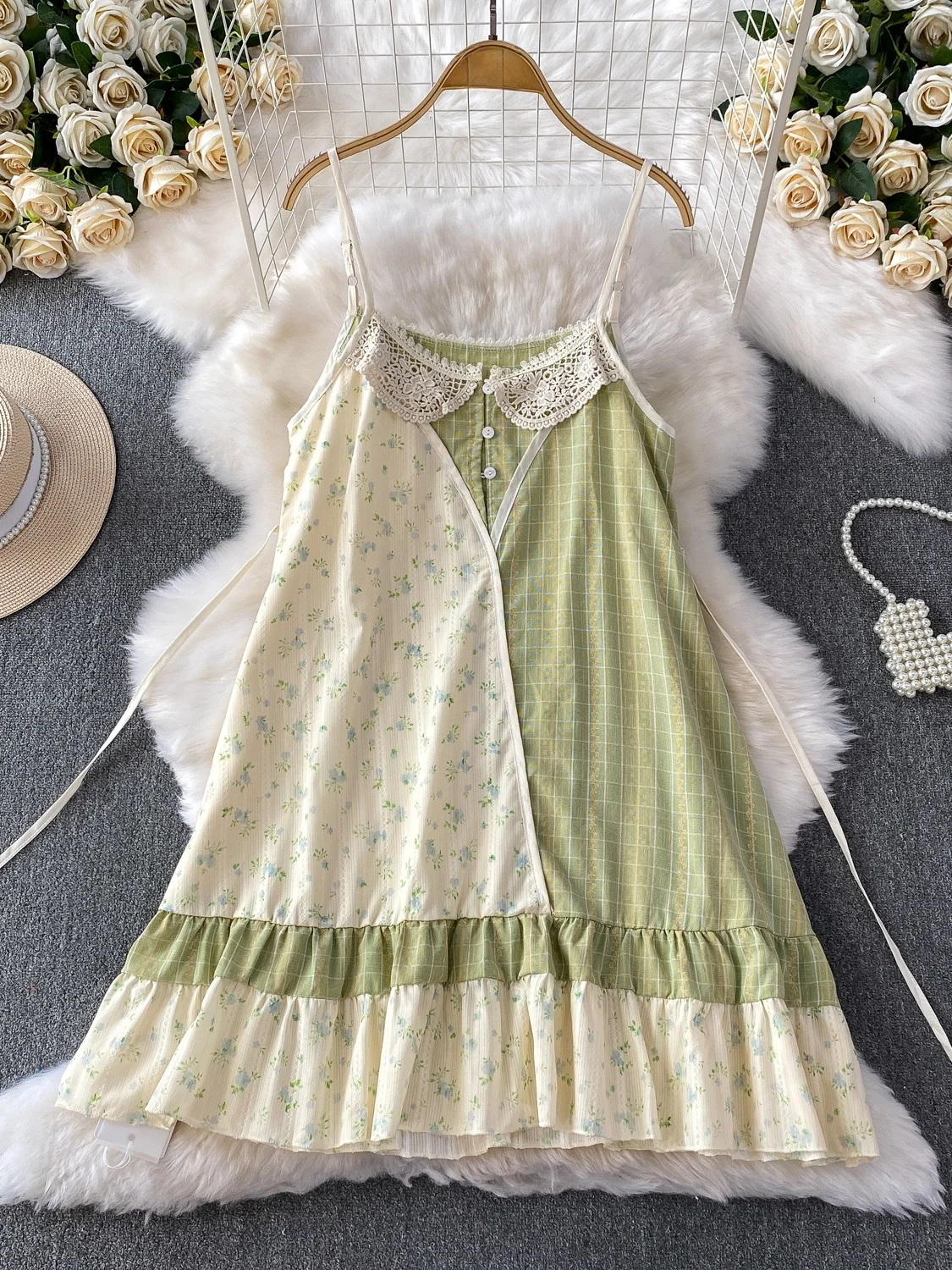 Sweet Lace Splice Floral Halter Dress Women's Summer Design Sense Waist Cinching Pleated Long Dress A-Line Silhouette V-Neck