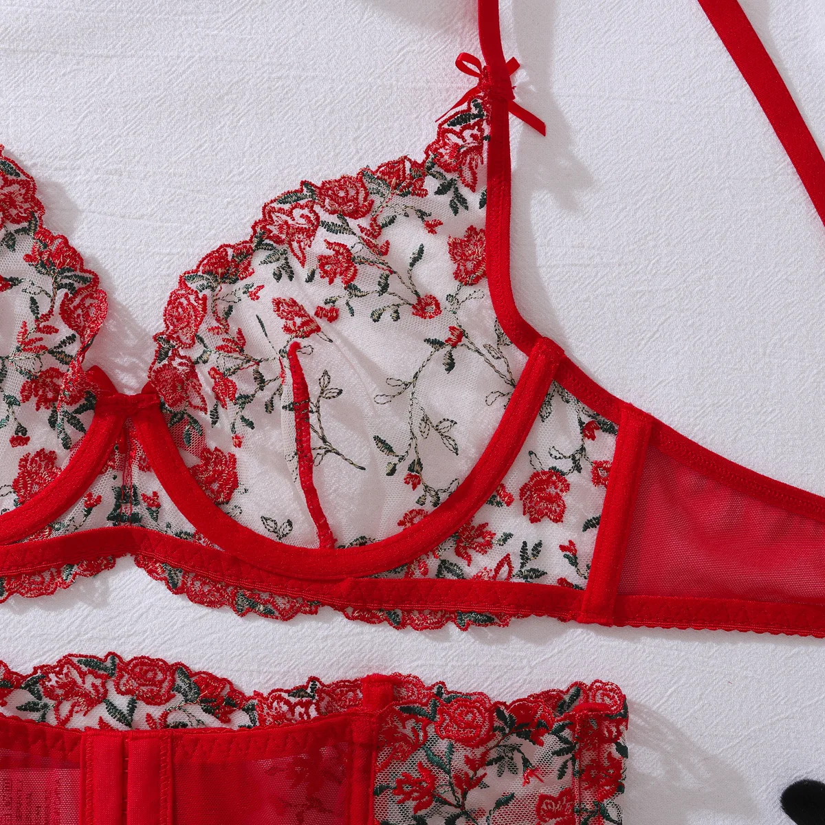 زهرة التطريز المثيرة مجموعة المرأة مثير انظر من خلال الملابس الداخلية الصدرية مجموعة ثونغ الملابس الداخلية ملابس سباحة نسائية صغيرة نادي الحفلات مثير