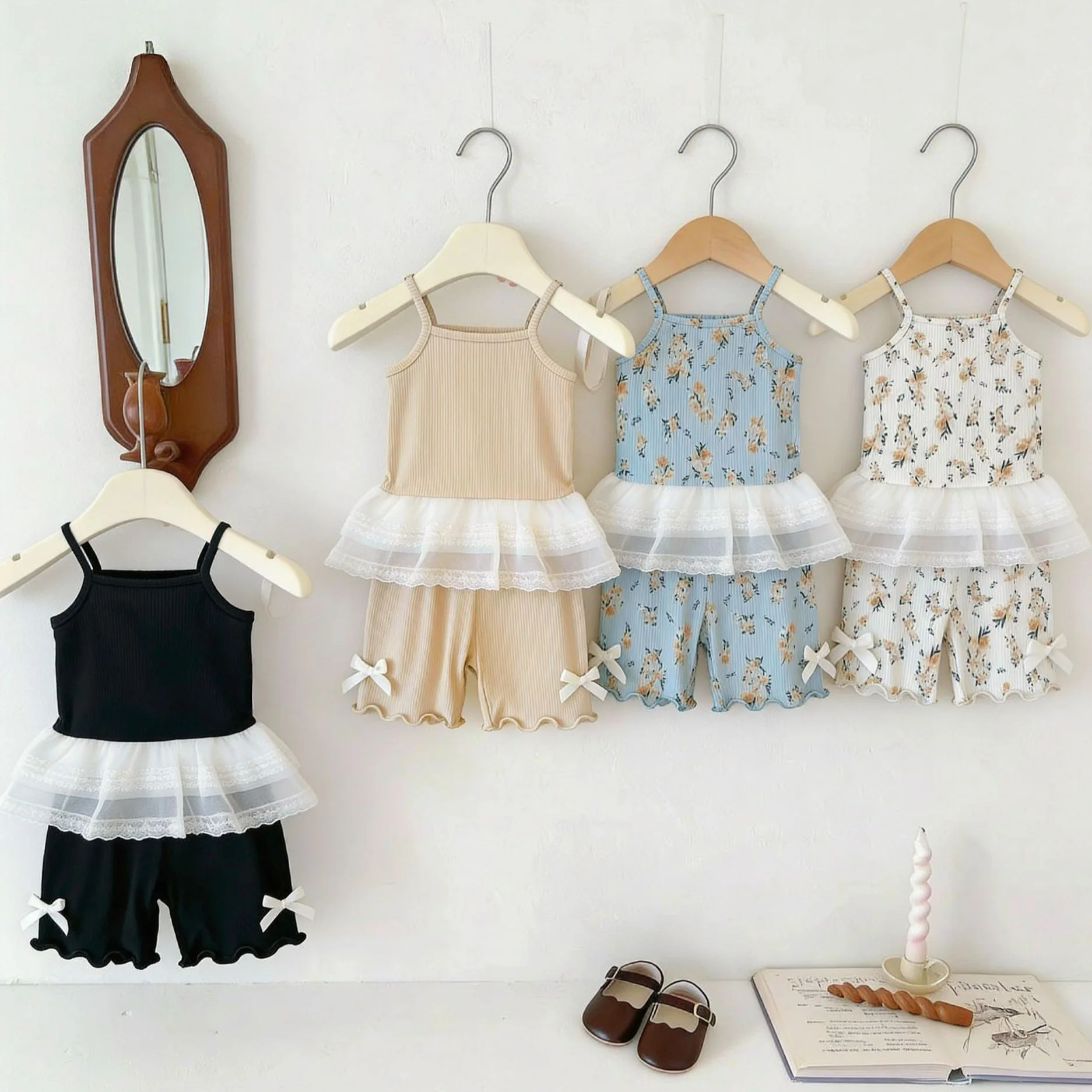 

Летний новый комплект одежды для малышей 2026: милый цветочный топ на бретельках + шорты с бантом, 2 предмета, хлопковый костюм для девочек, наряд для малышей