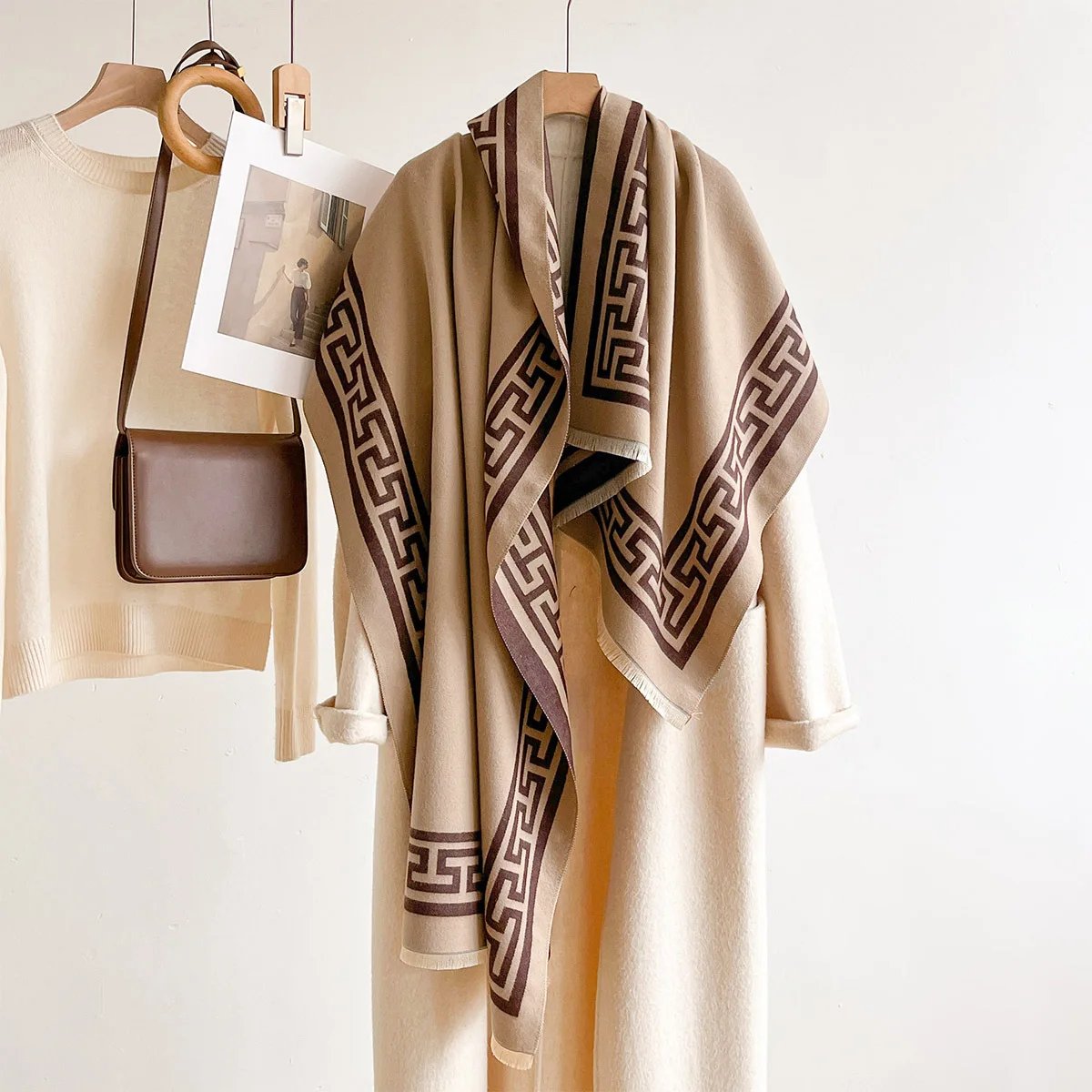 Scarf Women 2026 Fall Retro Jacquard Shawl Classic Greek Key Border Imitation Cashmere Wrap Scarves Female Daily Outdoor