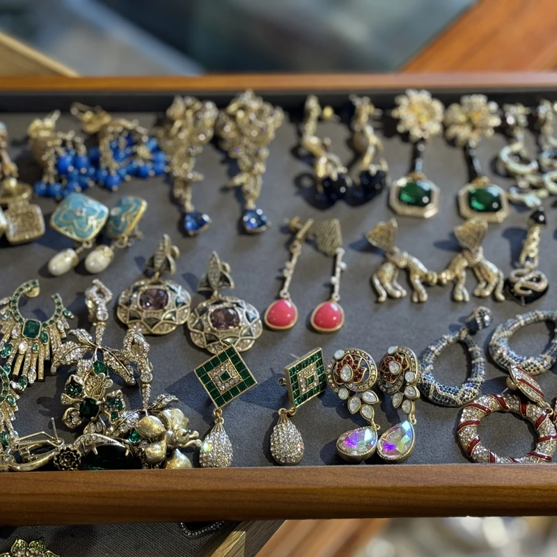 خمر كريستال قطرة الماء القرط الذهب اللون ورقة حجر الراين الفاخرة مصمم الهدايا اتجاهات الجودة الجديدة في 2025 حفل زفاف