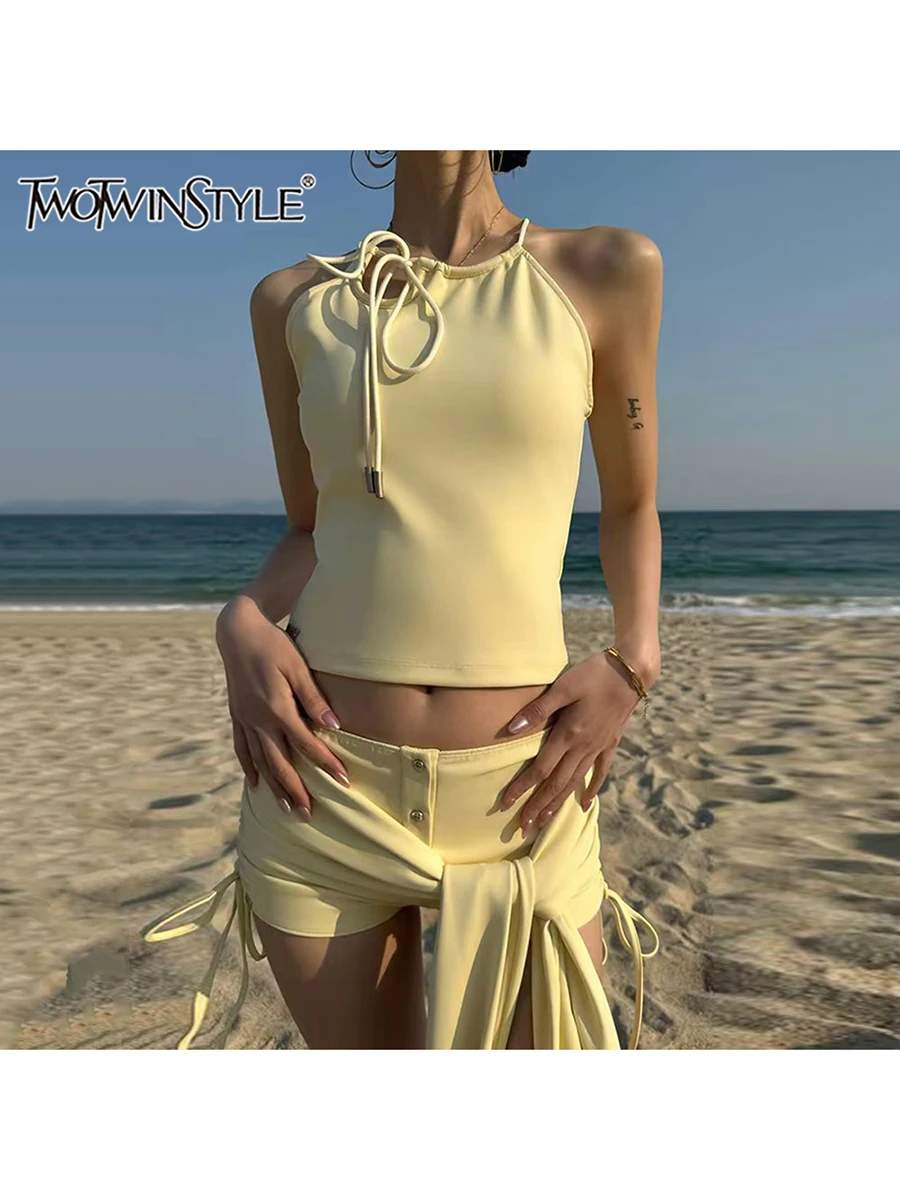 

TWOTWINSTYLE Solid Slimming Spliced Lace Up Two Piece Sets for Women Halter Sleeveless Vest Spliced Button Shorts Set Female Bew