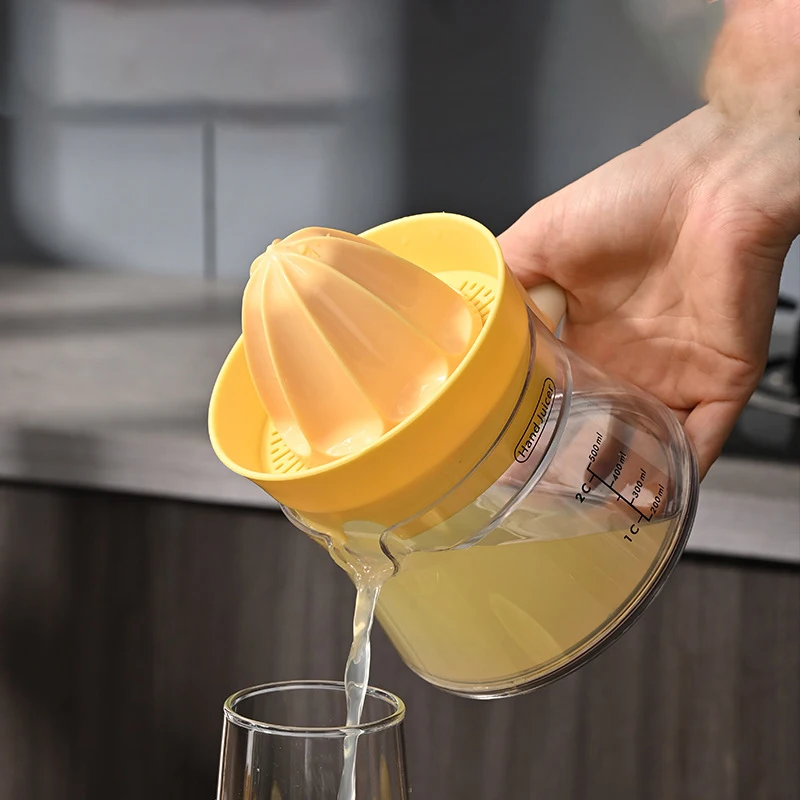 Cute 500ML 3 Colors Hand Cranked Juicer Suitable for Squeezing Lemons and Oranges Household Kitchens