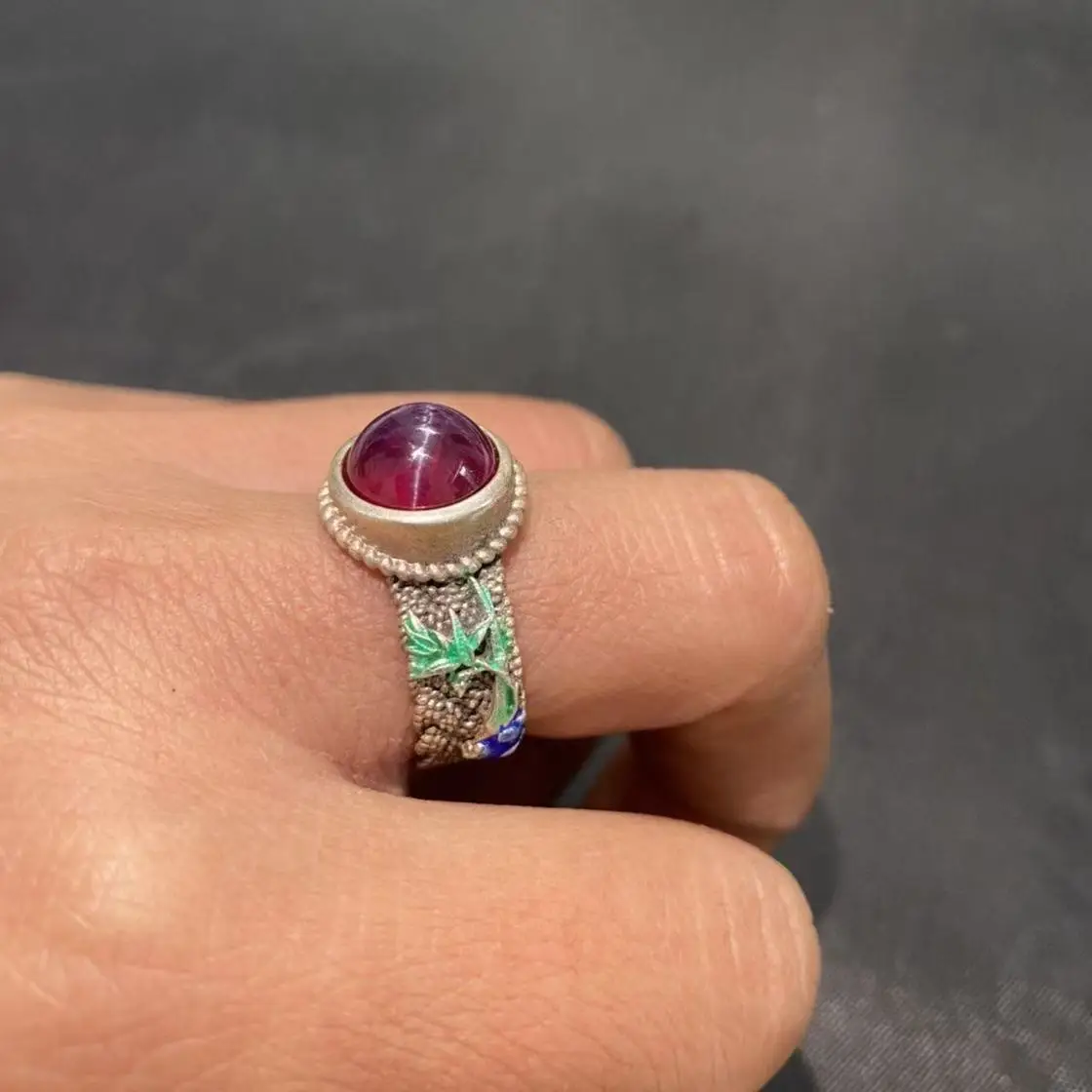 

Vintage Nepalese old silver ring handset star gemstone ring natal year gift Tibetan silver seedling silver jewelry