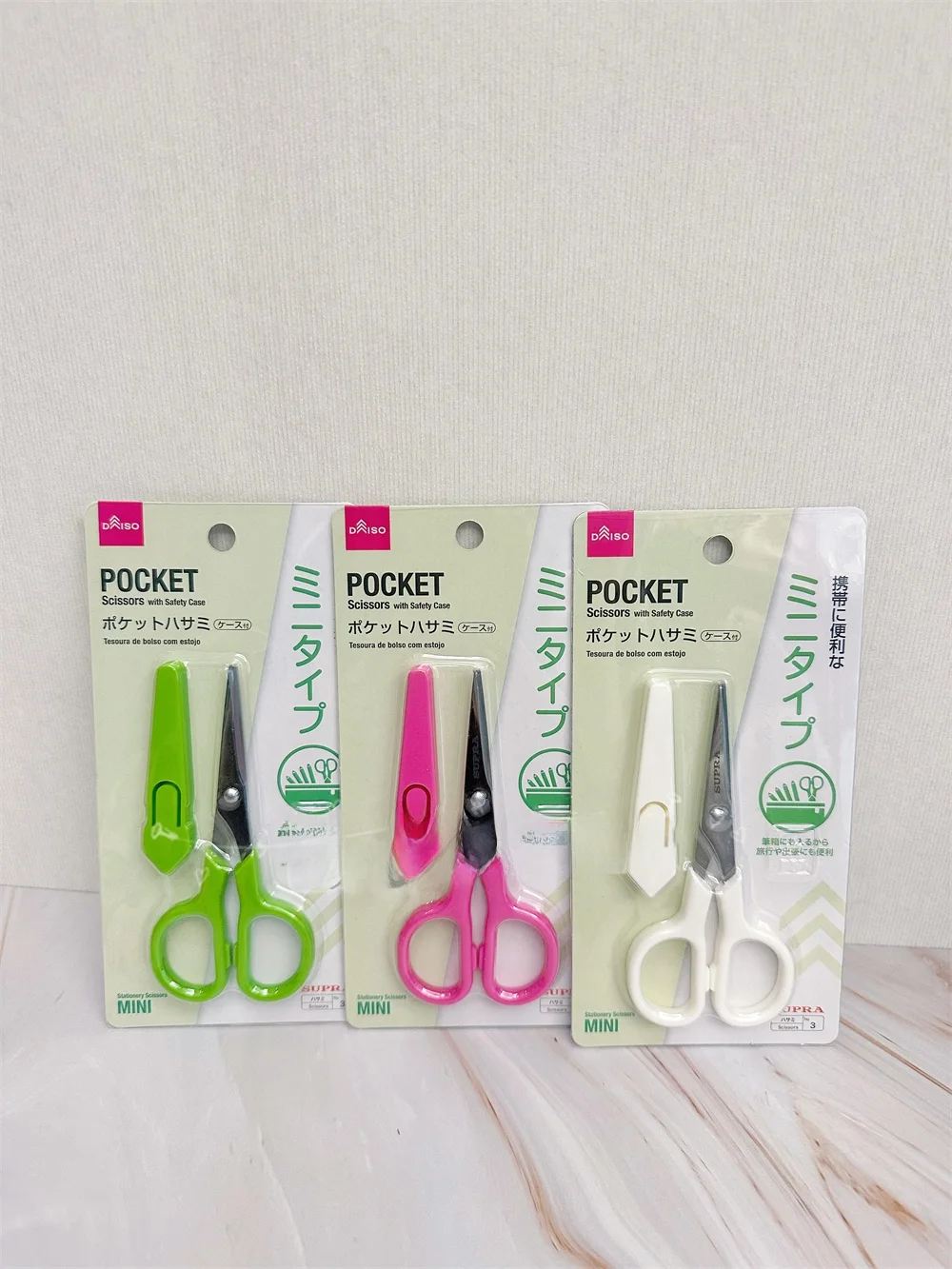Tijeras portátiles Daiso para niños con cubierta protectora, tijeras de punta afilada para ventana, flores, manualidades, tela, punto de cruz para el hogar