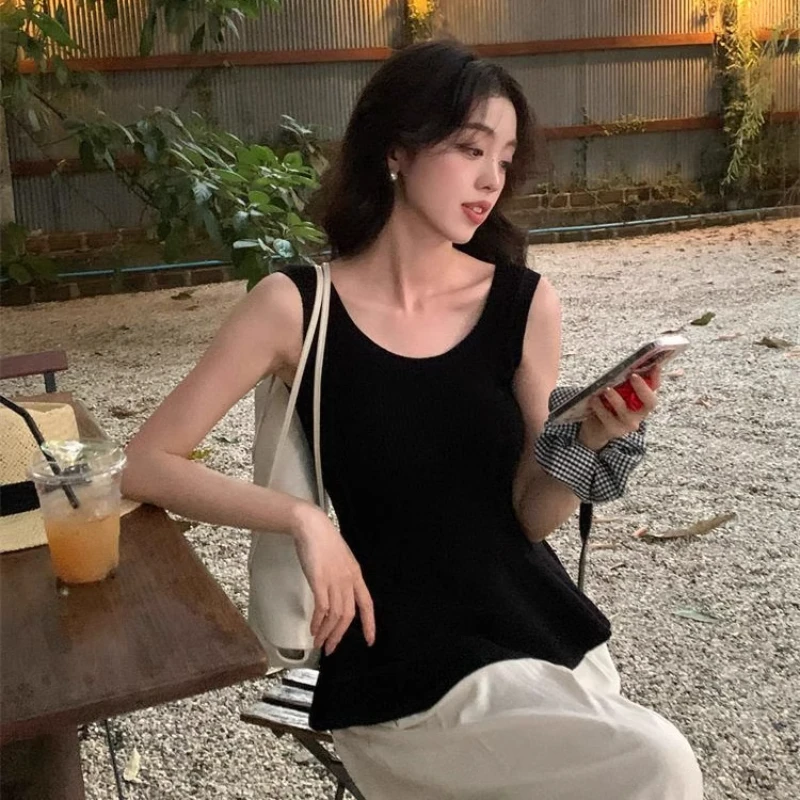 Однотонный вязаный жилет, женский облегающий короткий свитер без рукавов с круглым вырезом, лето 202, темпераментный пуловер с рюшами на талии Y2k