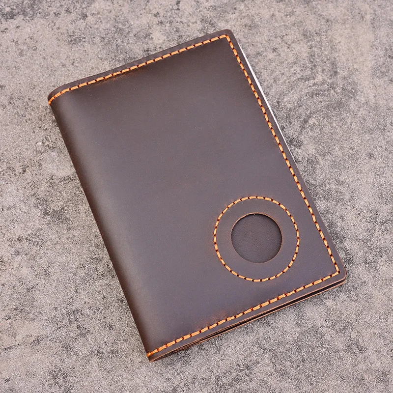 

Персонализированная кожаная обложка для паспорта ручной работы с держателем Airtag для мужчин, обложка для паспорта из натуральной кожи, слот для Airtag