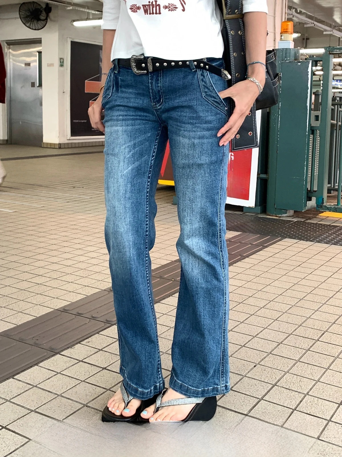 

Женские джинсы Slim Fit прямого кроя, весна-лето, с натуральной талией, на пуговицах, повседневные, удлиненные, для визуального удлинения ног