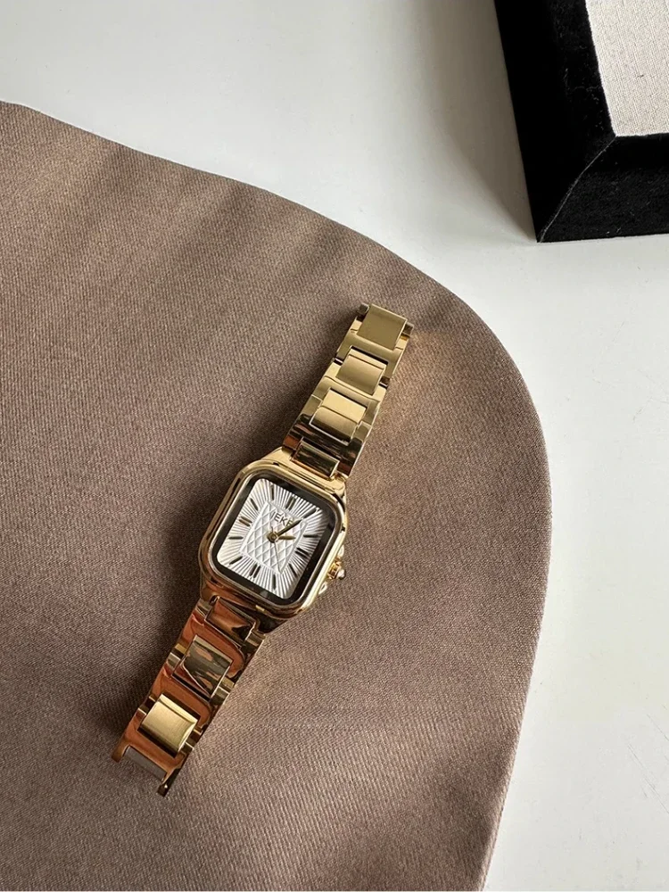 Women's watch Luxury temperament high-grade niche steel band square Ladies' watch female students retro quartz watch for women