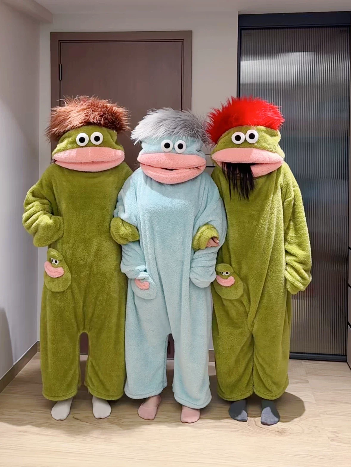 

Зимний комбинезон «Большегубый монстр» из утолщенного кораллового флиса, забавный, абстрактный, с волосами, в стиле «уродливая рыбка», домашняя одежда, зеленый, синий